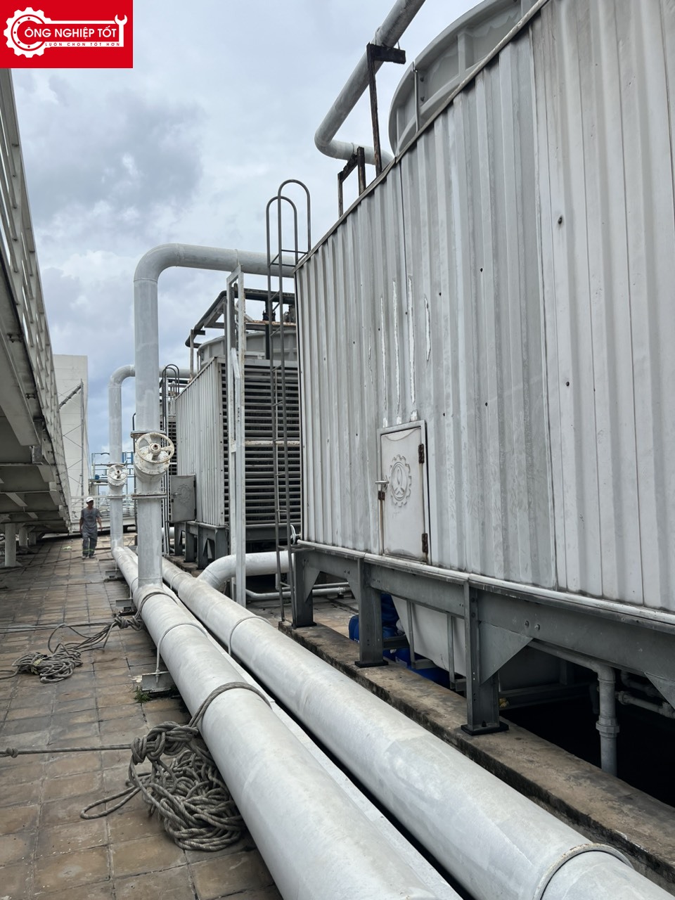 Hình ảnh thực tế tháp giải nhiệt Alpha vuông 200RT